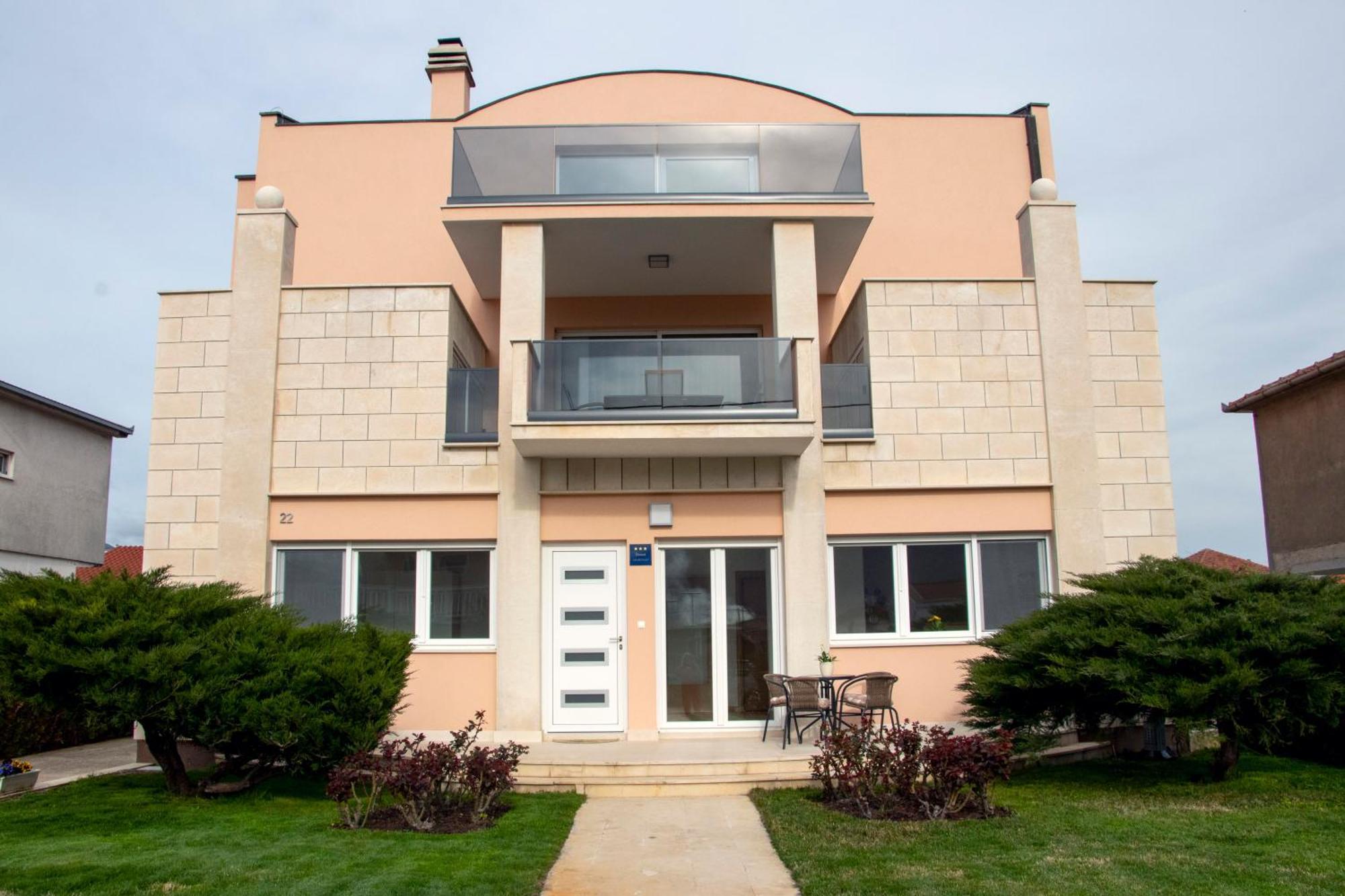 Mobine Apartment